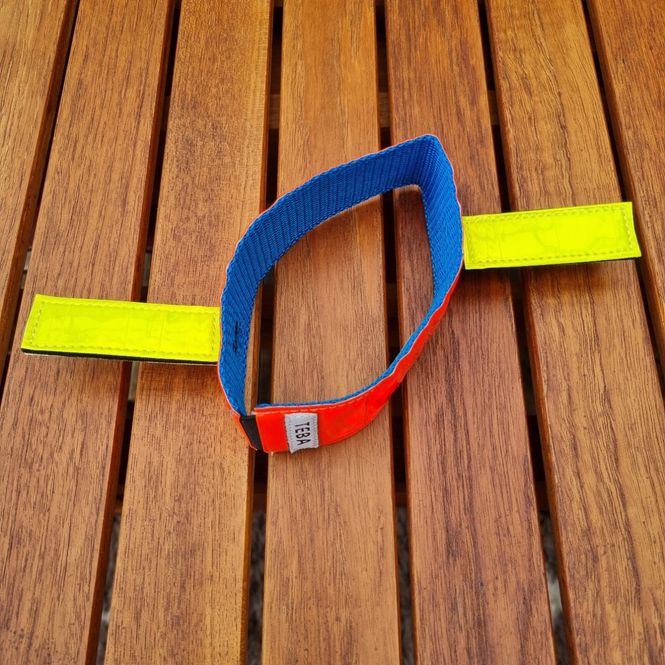 Huvudbild Reflexhalsband Röd 30 cm Bredd 4 cm + 2 gula flärpar 