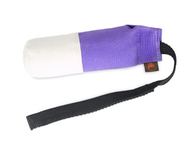 Huvudbild Tygdummy Ca 250 g Lila/vit Bandhandtag Totallängd utan handtag ca 19 cm Diameter ca 6 cm